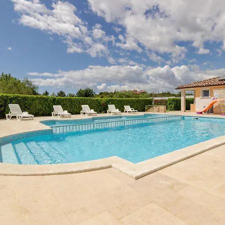 Attractive In Near Fratarski Otok Island Apartment *