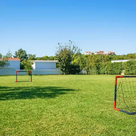 Attractive In Near Fratarski Otok Island Apartment Banjole