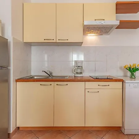 Attractive In Near Fratarski Otok Island Apartment *