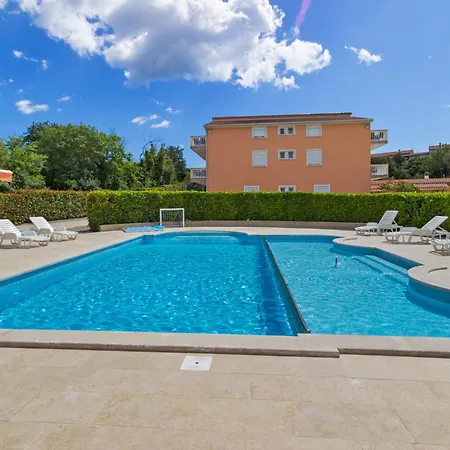 Attractive In Near Fratarski Otok Island Apartment