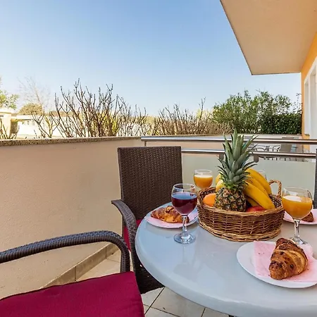 Apartment Attractive In Near Fratarski Otok Island Banjole