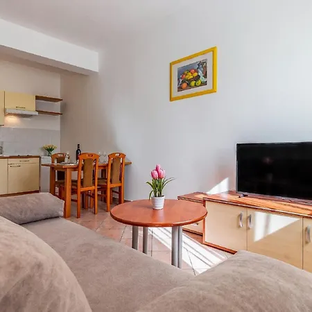 Apartment Attractive In Near Fratarski Otok Island *