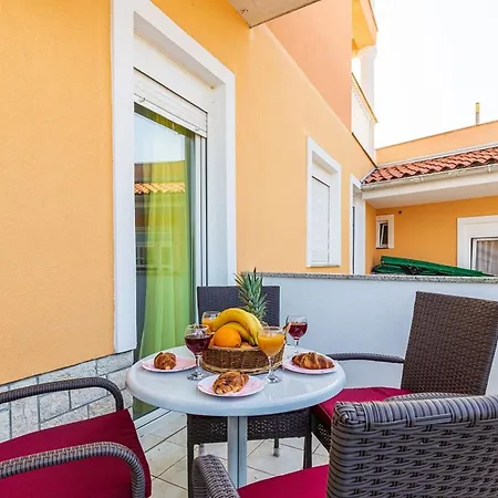 Apartment Attractive In Near Fratarski Otok Island