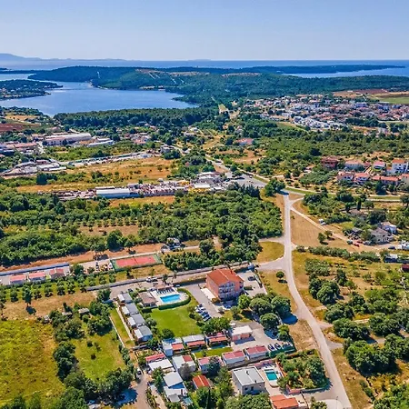 Attractive In Near Fratarski Otok Island Apartment Banjole