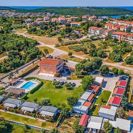 Attractive In Near Fratarski Otok Island Apartment