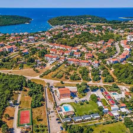 Attractive In Near Fratarski Otok Island *