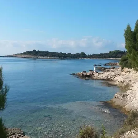 Apartment Attractive In Near Fratarski Otok Island