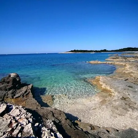 Attractive In Near Fratarski Otok Island Apartment