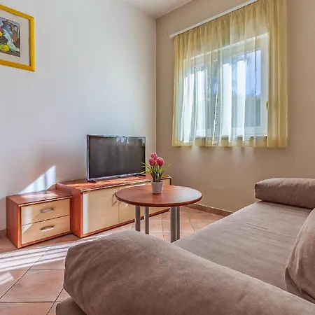 Attractive In Near Fratarski Otok Island