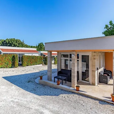 Apartmán Cozy Pool Retreat